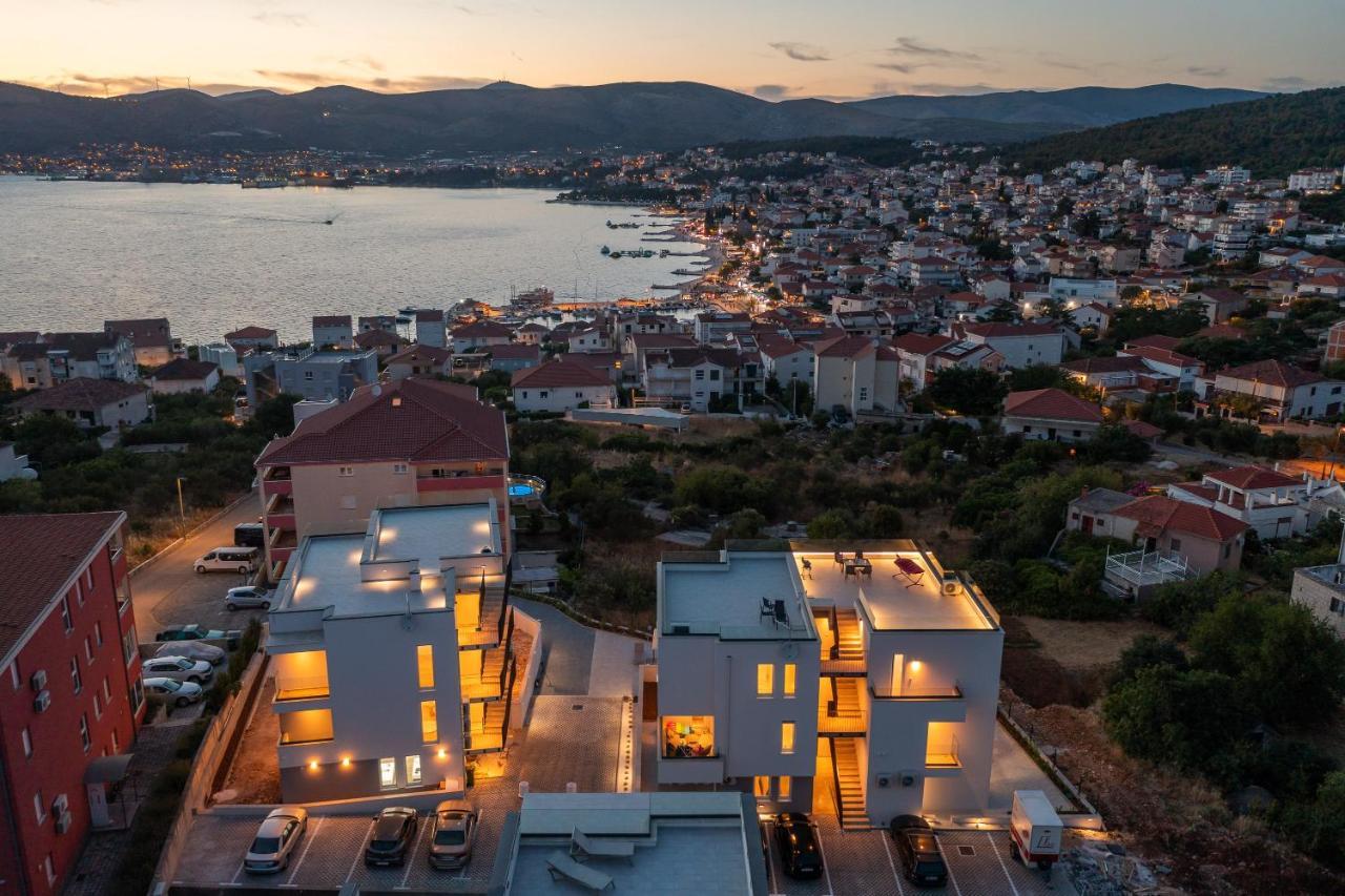 Apartment Alegria In Okrug With Heated Pool, Sea View, Jacuzzi, Wifi 特罗吉尔 外观 照片