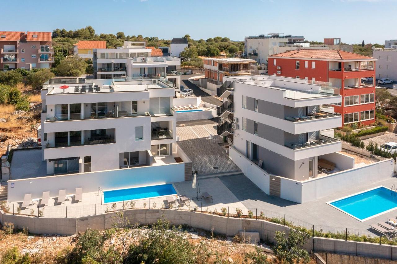 Apartment Alegria In Okrug With Heated Pool, Sea View, Jacuzzi, Wifi 特罗吉尔 外观 照片