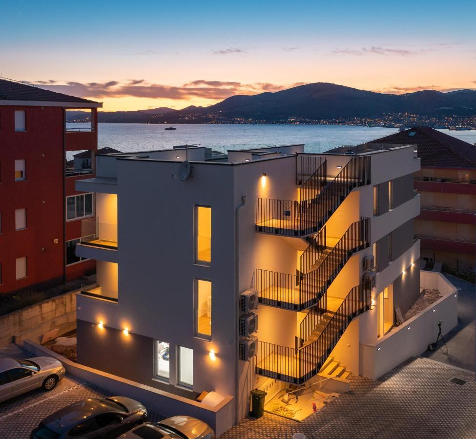 Apartment Alegria In Okrug With Heated Pool, Sea View, Jacuzzi, Wifi 特罗吉尔 外观 照片