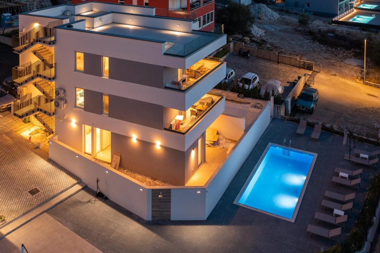 Apartment Alegria In Okrug With Heated Pool, Sea View, Jacuzzi, Wifi 特罗吉尔 外观 照片