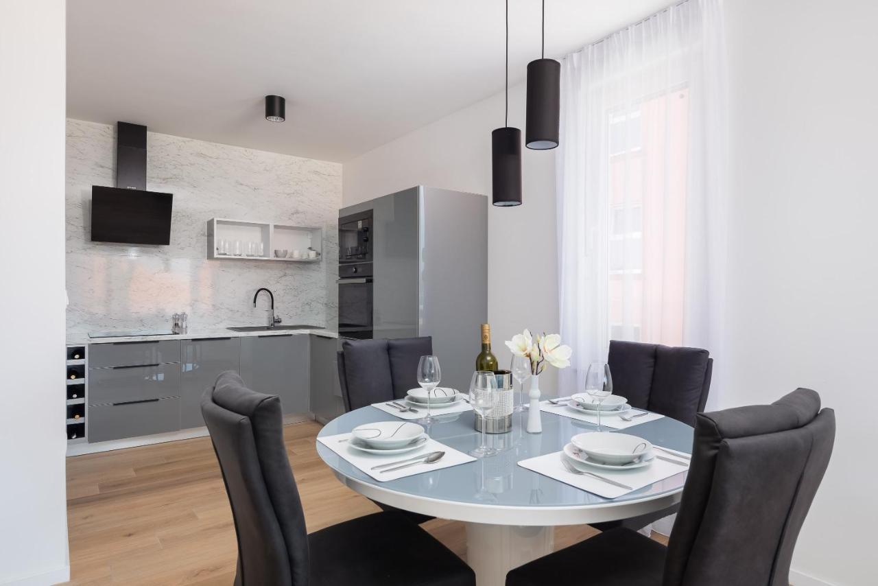 Apartment Alegria In Okrug With Heated Pool, Sea View, Jacuzzi, Wifi 特罗吉尔 外观 照片