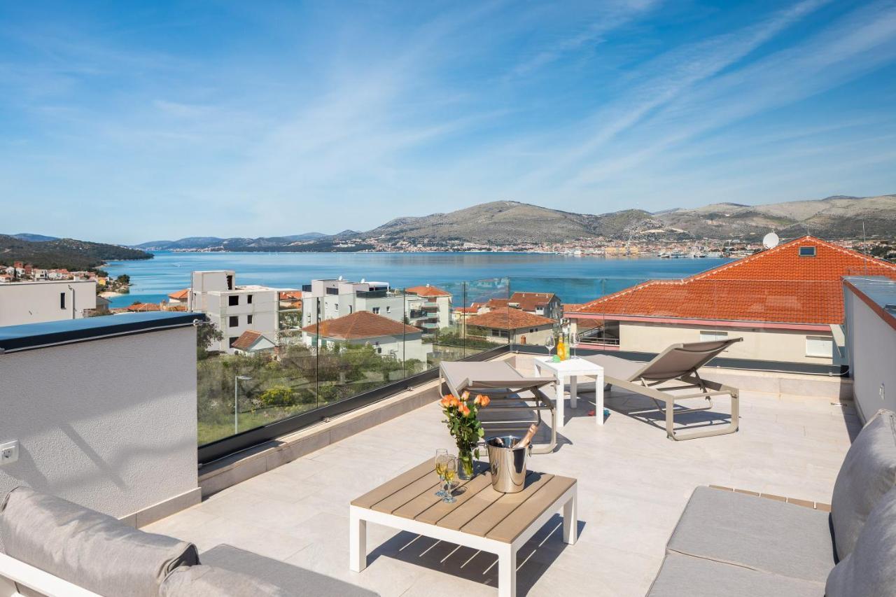 Apartment Alegria In Okrug With Heated Pool, Sea View, Jacuzzi, Wifi 特罗吉尔 外观 照片
