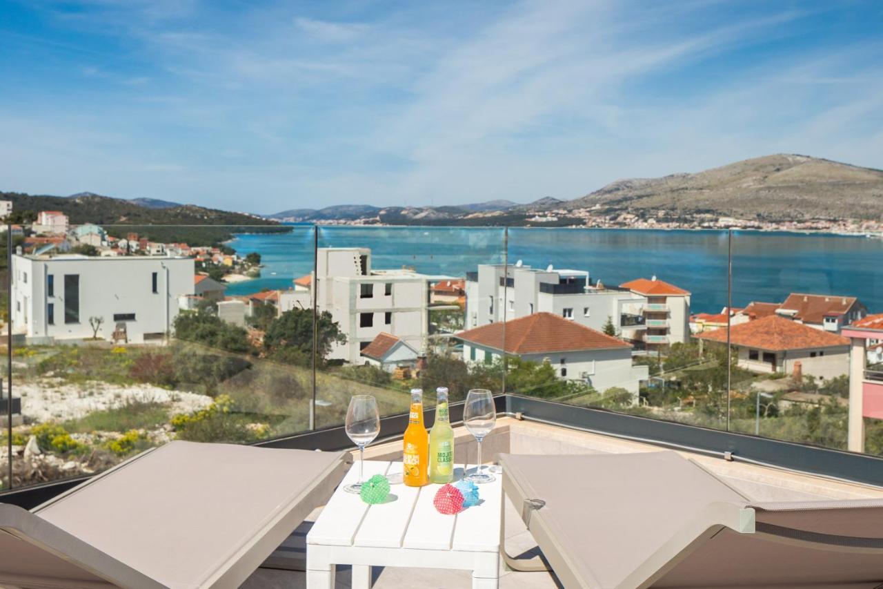 Apartment Alegria In Okrug With Heated Pool, Sea View, Jacuzzi, Wifi 特罗吉尔 外观 照片
